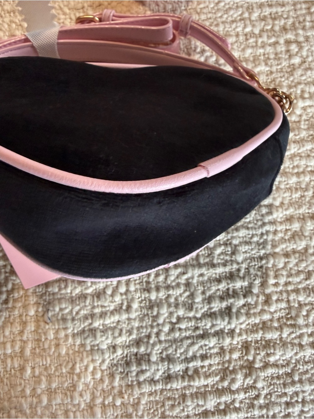 JUICY COUTURE Soft Liquorice 2 Pc Crossbody Heart Shaped Bag & Lip Gloss Duo 🖤 - Picture 12 of 12